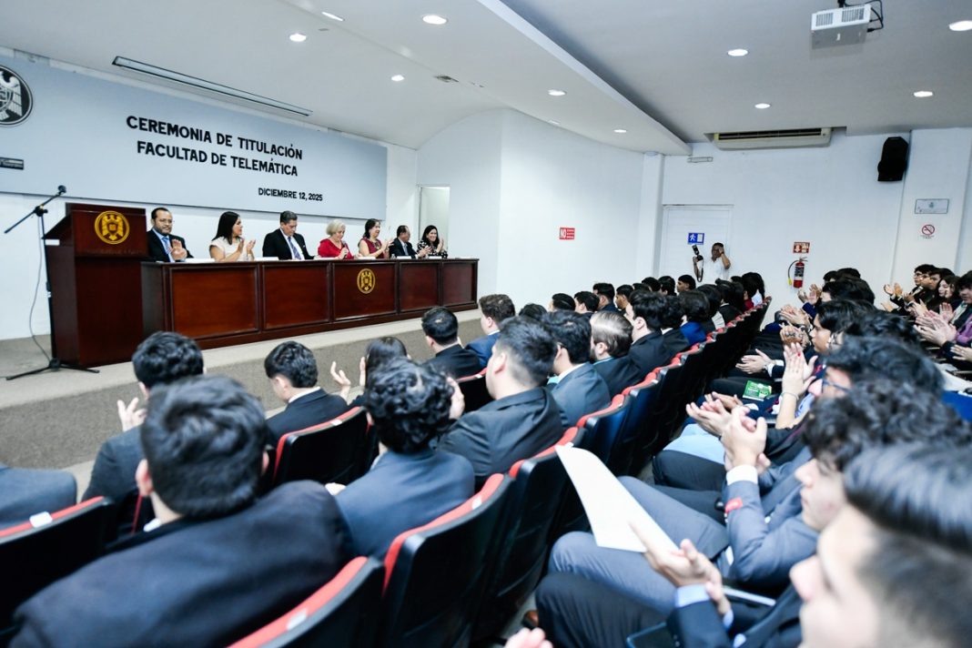 Titula UdeC a 63 estudiantes de Telemática_b