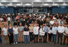Rosi Bayardo entrega UniBeca a estudiantes de la UdeC, campus El Naranjo