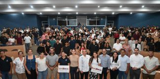 Rosi Bayardo entrega UniBeca a estudiantes de la UdeC, campus El Naranjo