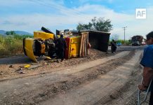 Cuatro lesionados deja accidente múltiple en el camino a Acatitán