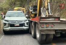 Sin lesionados tras choque entre tráiler y vehículo en la carretera Minatitlán–Manzanillo