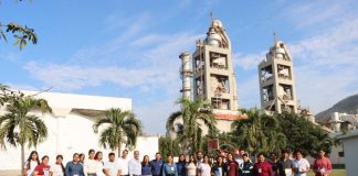 Educación Colima y Fundación Holcim entregan becas en Tecomán