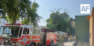 Bomberos de Manzanillo atienden incendio en vivienda de la colonia Agua Azul