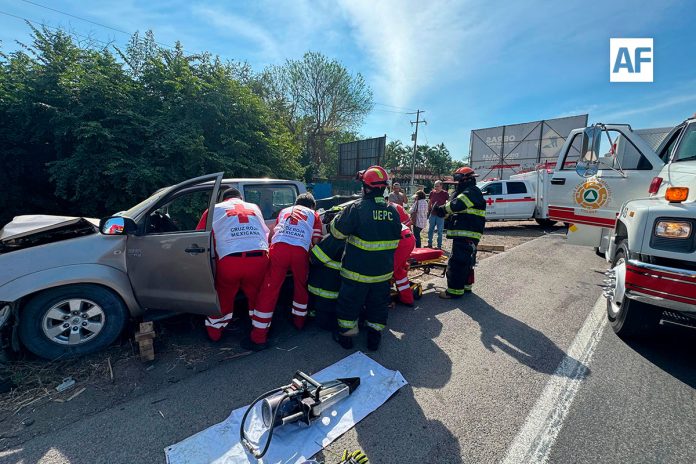 choque-camioneta-trailer-el-mezquite-01