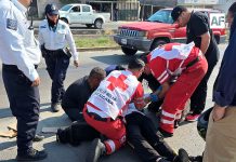 Choque de motocicleta en Colima deja una persona lesionada, en libramiento Ejército Mexicano