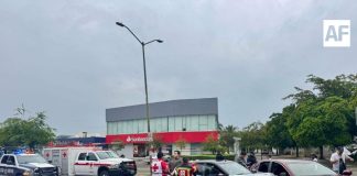 Cruz Roja atiende choque entre dos vehículos en Avenida Constitución; dos lesionados leves