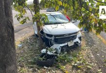 Vehículo termina en el camellón tras accidente en la autopista Colima–Guadalajara