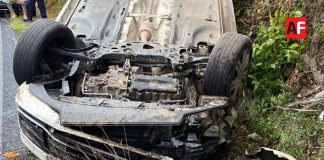 Protección Civil de Cuauhtémoc atiende volcadura en la carretera libre hacia Colima