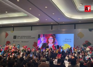 FIL Guadalajara premió a la caricaturista Colombiana Elena Ospina