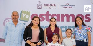 Indira Vizcaíno entrega tarjetas de ‘Mi ColiBeca para Empezar’ a estudiantes de Cuauhtémoc