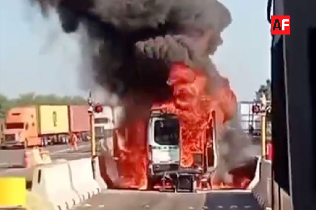 incedio-ambulancia-del-imss-caseta-cuyutlan-01