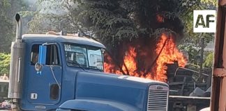 Atienden incendio de llantas en el Ejido Francisco Villa, en Manzanillo