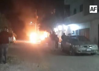 Quema de pirotecnia provoca incendio de vehículo en Zamora