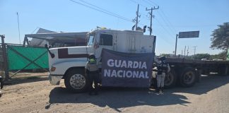 Corporaciones de seguridad en Colima recuperan en Manzanillo tractocamión con reporte de robo