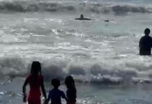 Rescatan guardavidas de UEPC Colima a cuatro personas de Jalisco en el mar; entre ellos un menor de 11 años