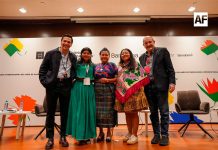 Indígenas viven un choque de mundos ante la integración a la comunidad occidental, expone Rigoberta Menchú en la FIL Guadalajara 2025