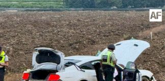 Paramédicos de Cruz Roja Tecomán atendieron volcadura en la carretera a Pascuales