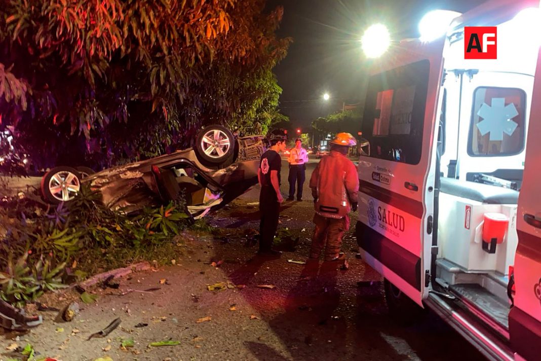 vuelca-auto-en-leonardo-bravo-01