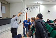 Aprenden universitarios cómo mantener viva la comunicación en emergencias