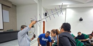 Aprenden universitarios cómo mantener viva la comunicación en emergencias