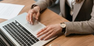 Tu cerebro a pleno rendimiento: 3 Reglas de oro para hidratarte en el trabajo