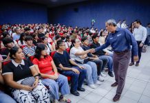 Otorgan 129 becas para que estudiantes aprendan una segunda lengua