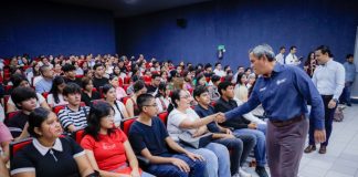 Otorgan 129 becas para que estudiantes aprendan una segunda lengua