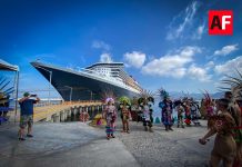 Arribo de turistas internacionales en el crucero Queen Mary 2 revitaliza el centro del puerto