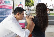 Salud Colima aplica vacuna contra sarampión a personas de hasta los 49 años de edad