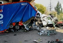 Tráiler se impacta contra tractocamión nodriza en la México-Guadalajara