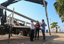 Rosi Bayardo inicia instalación de luminarias en col. Playa Azul
