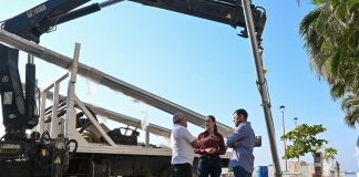 Rosi Bayardo inicia instalación de luminarias en col. Playa Azul