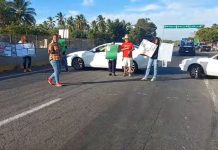 Realizan bloqueo en la autopista Colima–Manzanillo; exigen localización de familiares desaparecidos