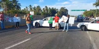 Realizan bloqueo en la autopista Colima–Manzanillo; exigen localización de familiares desaparecidos