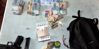 En cateo FGR asegura arma, dinero y a una persona en Tecomán, Colima