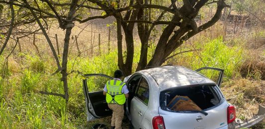 Saldo fatal tras accidente vial en la carretera Colima–Pihuamo; una persona fallece y dos quedan lesionadas