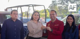 Indira Vizcaíno entregó dos patrullas y equipamiento a la Dirección de Seguridad Pública y Vialidad de Tecomán