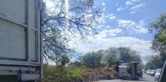 Accidente de transporte cañero provoca cierre parcial en la carretera Colima–Guadalajara; a la altura del Trapiche