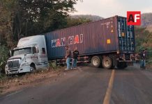Accidente de tráiler provoca cierre de la carretera libre Manzanillo–Armería