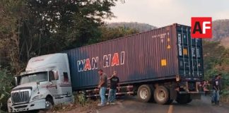Accidente de tráiler provoca cierre de la carretera libre Manzanillo–Armería