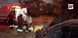 Accidente en la carretera Cuauhtémoc-Chiapa deja un joven herido tras volcadura