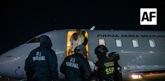 Estados Unidos recibe a 37 mexicanos buscados por delitos graves; destacan cargos por narcotráfico y terrorismo