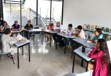 Imparte Guillermina Cuevas club de lectura en la Universidad Intercultural de Colima