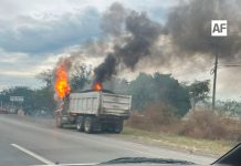Se incendia camión de carga en la autopista Colima-Guadalajara a la altura de El Trapiche