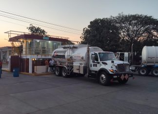 Jubilados petroleros en Colima denuncian crisis y deficiencias en prestaciones de servicio médico por parte de Pemex