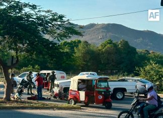Dos lesionados tras choque vial múltiple en La Joya de Santiago, Manzanillo
