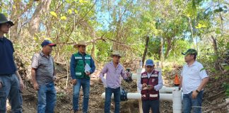 Gobierno del Estado de Colima instala línea de conducción de agua en Venustiano Carranza, Manzanillo