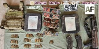 Autoridades federales y estatales detienen a 17 personas y aseguran armas y vehículos en Michoacán