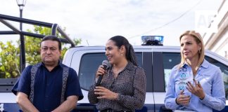Indira Vizcaíno entrega nueva patrulla y equipo a la Policía Municipal de Comala