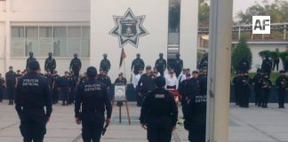 Rinden homenaje póstumo en las instalaciones de la PEP Colima al policía Edwin, asesinado el viernes pasado